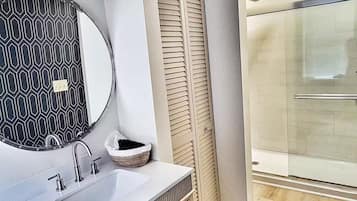 Dusche, Handtücher, Seife, Toilettenpapier