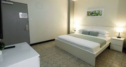 Pet Friendly Near The Beach Free Parking AC