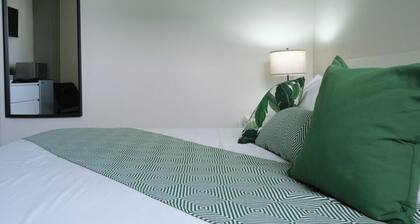 King Bed Balcony Free Parking AC