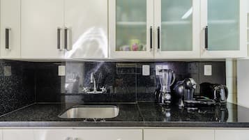 Basic Apartment | Private kitchen