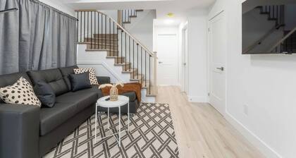 Modern/Spacious 2-story 2-bedrm. Free on-site parking. Near all things Niagara!