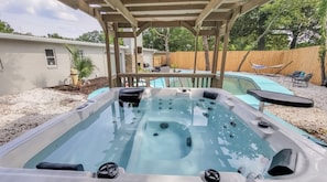 Bain à remous extérieur