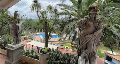Ebano&Marfil Suite Home. A different kind of villa.