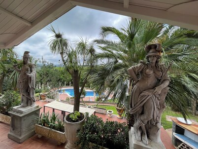 Ebano&Marfil Suite Home. A different kind of villa.