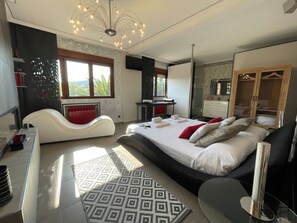 8 chambres, fer et planche Ă repasser, Wi-Fi, draps fournis