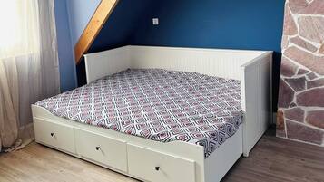 4 slaapkamers, een strijkplank/strijkijzer, wifi, beddengoed