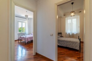4 bedrooms - GuestHost - Bright 150 sqm apartment, perfect for 6 people, located on the sixth floor of a building with a lift (NOT suitable for disabled people).The property is located in a semi-central area of ​​Rome, in front of the San Giovanni metro stop, in  (Rome)