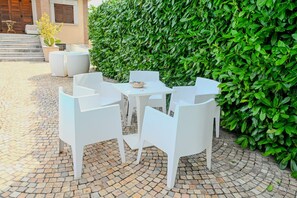 屋外ダイニングエリア