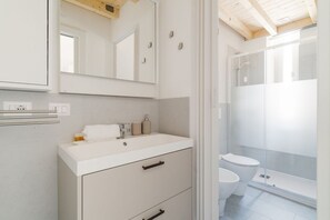 Dusche, Bidet, Handtücher