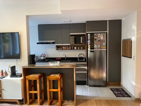Refrigerador, microondas, horno, placa de cocina