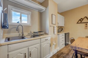 Fridge, microwave, oven, stovetop - Remote Work Ready • Prime Downtown Spot (Colorado Springs)