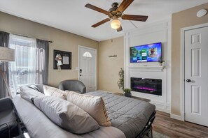 1 bedroom, in-room safe, iron/ironing board, travel cot