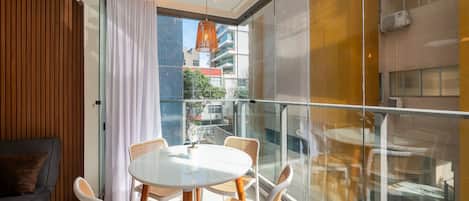 Basic Apartment | Dining