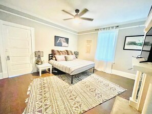 5 bedrooms, desk, iron/ironing board, travel cot