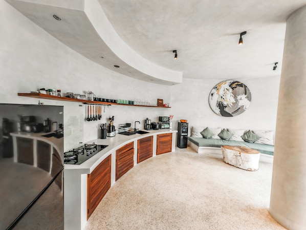 Coffee/tea maker, toaster, highchair