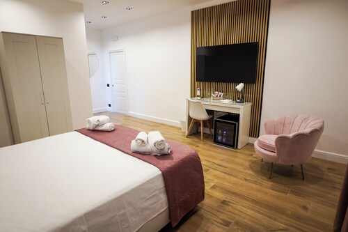 LUXURY ROOM just 5 minutes from Naples airport and central station