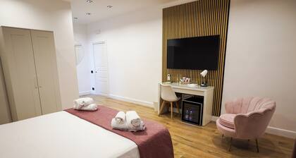 LUXURY ROOM just 5 minutes from Naples airport and central station