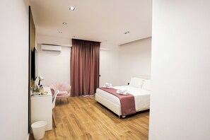3 habitaciones, tabla de planchar con plancha, wifi y ropa de cama 