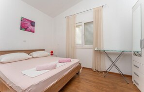 2 chambres, fer et planche à repasser, Wi-Fi gratuit
