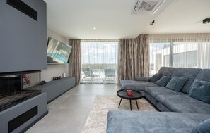 TV connectée, table de tennis de table