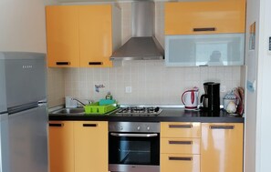 Kühlschrank, Ofen, Herdplatte