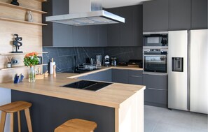 Réfrigérateur, four, plaque de cuisson, lave-vaisselle