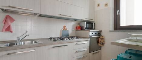 Microwave, dishwasher