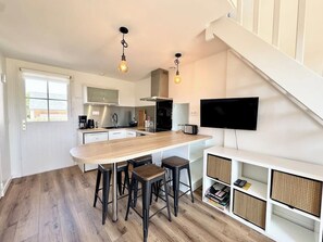 Fridge, microwave, oven, stovetop - Maison refaite à neuf - Piscine et parking privé (Guidel)