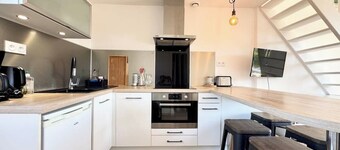 Maison refaite à neuf - Piscine et parking privé