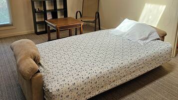 1 bedroom, iron/ironing board, WiFi, bed sheets