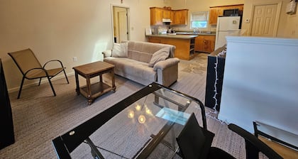 Charming 1-bedroom cottage in Augusta with WiFi and AC