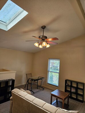 Interior - Charming 1-bedroom, second story guest house in historic Augusta WiFi & AC (Augusta)