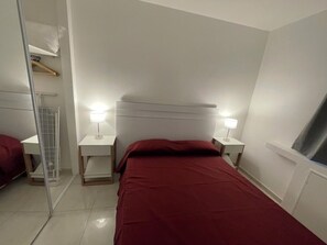 1 slaapkamer, een strijkplank/strijkijzer, wifi, beddengoed