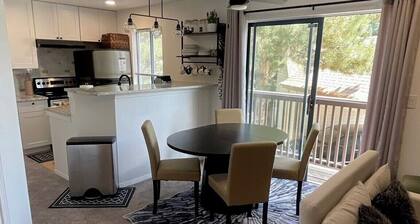 Newly Remodeled 2BR w/ Pool & Parking–Heart of DTC