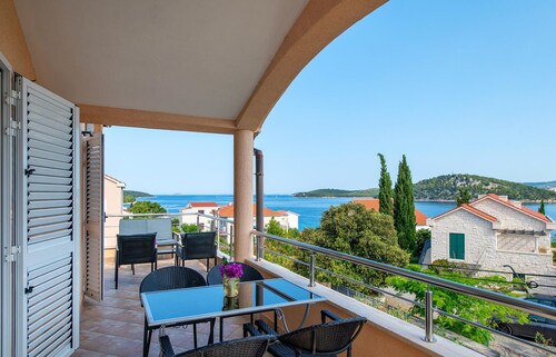2 bedroom gorgeous apartment in Razanj
