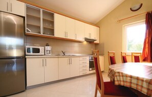 Fridge, microwave, oven, coffee/tea maker