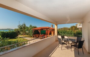 Outdoor dining - Stunning home in Vodice with lake view (Vodice)