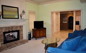 Télévision, cheminée