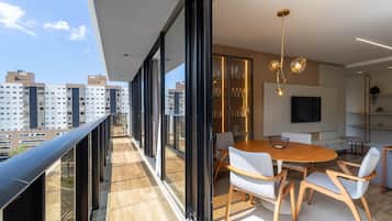 Apartment | Outdoor dining