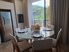 Basic Apartment | Dining
