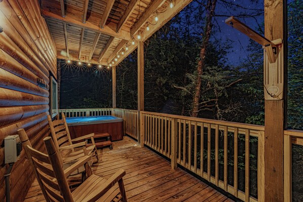 Terrace/patio - 2Pools, 1mi to Parkway, TheaterRm, GameRoom, Hot Tub (Pigeon Forge)