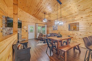 Interior - 2Pools, 1mi to Parkway, TheaterRm, GameRoom, Hot Tub (Pigeon Forge)