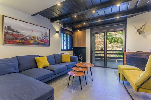 Slopes 2-BR Apartment In Kfardebian Near Slopes