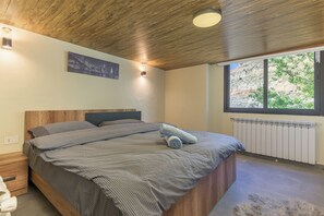 2 bedrooms, iron/ironing board, bed sheets - Slopes 2-BR Apartment In Kfardebian Near Slopes (Kfardebian)