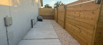 Cozy 1 bedroom and 1 bath apartment in Port St. Lucie with Kitchen, WiFi, AC