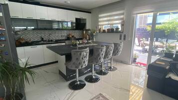 Micro-ondes, four, plaque de cuisson, lave-vaisselle