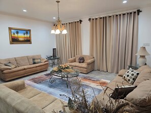 Smart TV, videojuegos, reproductor de DVD y libros 