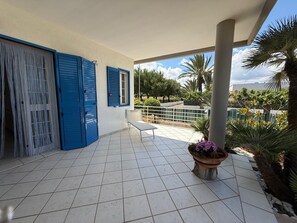 Terrace/patio - Villa 22-Villa-Superior-Ensuite-Garden view (Villanova)