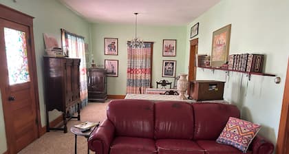 Cozy 4-bedroom house with WiFi and AC in Pleasant Rushville
