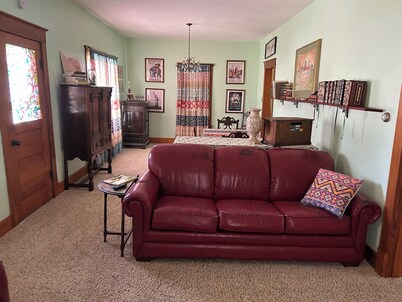Cozy 4-bedroom house with WiFi and AC in Pleasant Rushville